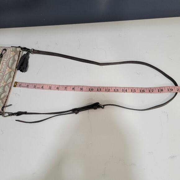 Sakroots Crossbody Adjustable Strap Pockets inside. - Picture 14 of 14